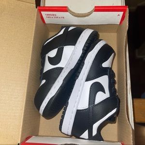 TODDLER NIKE DUNK LOW WHITE/BLACK-WHITE